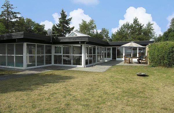 Ferienhaus mit Pool in Dyngby Strand