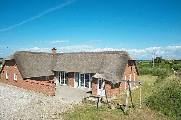 ferienhaus mit Pool in Hvide Sande