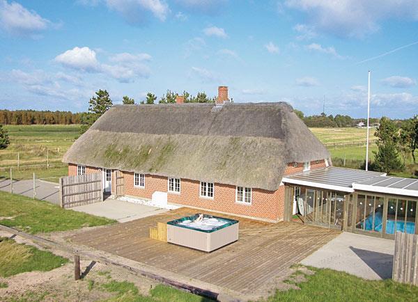 Ferienhaus mit Pool für 14 Personen